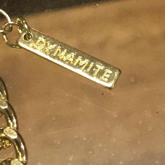 Dynamite feather necklace in gold tone with beige feathers. Beautiful piece. - Picture 2 of 7